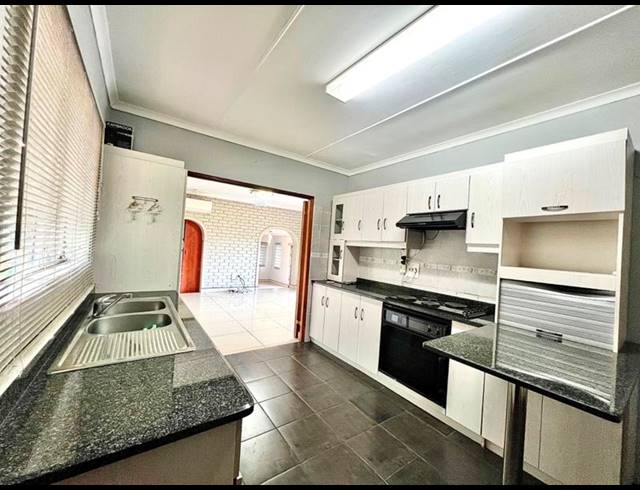 4 BEDROOM HOUSE FOR SALE IN CLARENDON